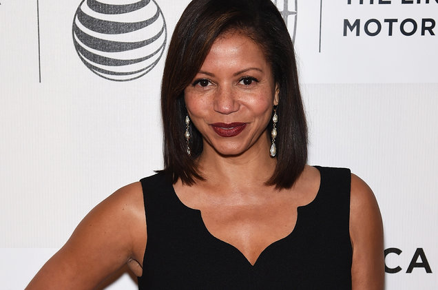 How tall is Gloria Reuben?